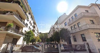 BOX SINGOLO SITO AL PIANO TERRA