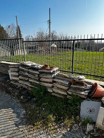 pezzi di granito, cemento, marmo per macerie