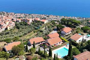 VILLA A SCHIERA A COSTARAINERA