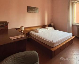 Letto con comodini incorporati