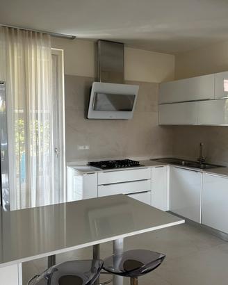 Cucina bianca laccata