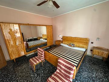 Camera da letto completa vintage