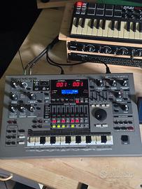 Roland Mc-505
