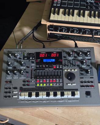 Roland Mc-505