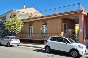 VILLA SINGOLA A CURTI