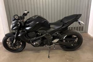 Kawasaki Z750 Black Edition / valuto scambi motard