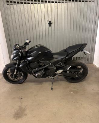 Kawasaki Z750 Black Edition / valuto scambi motard