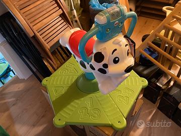 Cagnolino saltella e gira