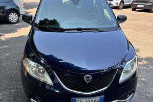 lancia y