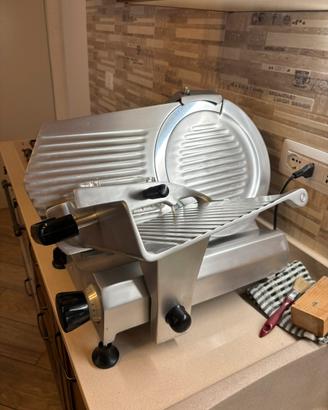 Affettatrice elettrica  a gravita lama 30 cm