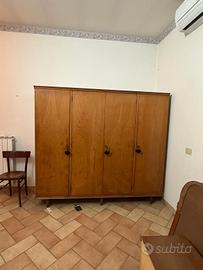 Lotto 4 Armadi e Comò – Vintage e Moderno