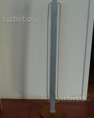 Porta cd in ferro con base in legno