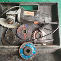 smerigliatrice angolare (o "flex") con diversi dis