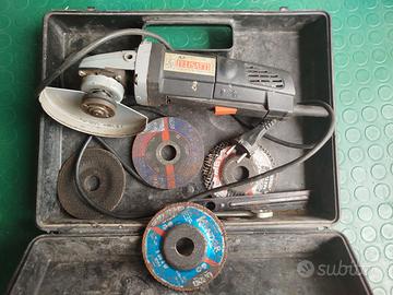 smerigliatrice angolare (o "flex") con diversi dis