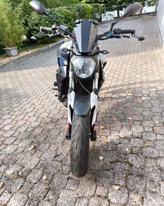 YAMAHA MT07 SUPER ACCESSORIATA...
