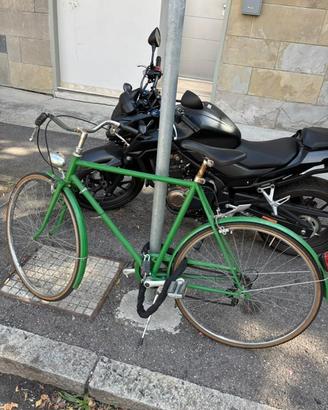 Bici con lucchetto / Bike / Bicycle with lock