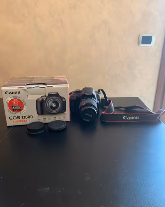 Canon EOS 1200 D con obiettivo 18-55