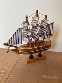 Modellino vintage da collezione veliero Mayflower.