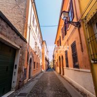 BILOCALE ELEGANTE NEL CUORE DI FERRARA