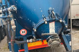 Semirimorchio silos ribaltabile