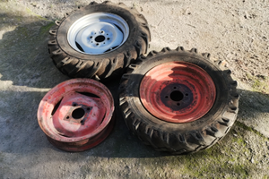 Nr. 3 Cerchi e nr. 2 Pneumatici per Motozappa