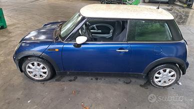MINI COOPER  2004 SOLO PER RICAMBI