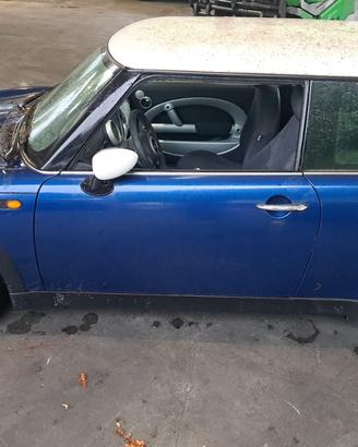MINI COOPER  2004 SOLO PER RICAMBI