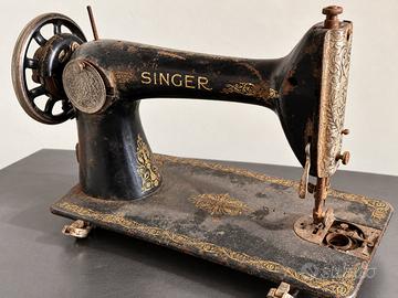 Macchina da cucire Singer antica vintage