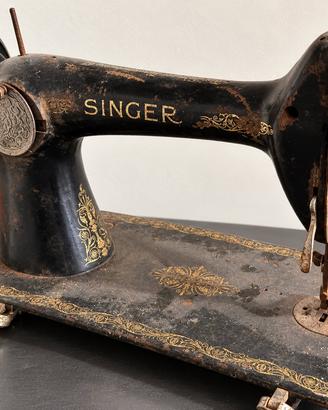 Macchina da cucire Singer antica vintage