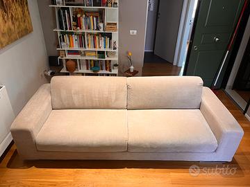 Divano Arketipo con pouf