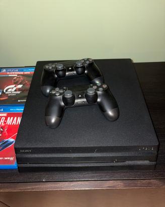Playstation 4 Pro + sterzo e accessori
