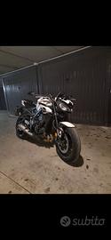 TRIUMPH STREET TRIPLE R - 2023