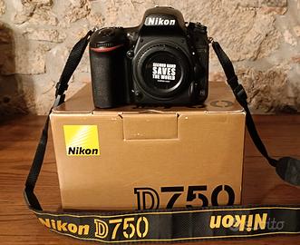 Nikon D 750 con obbiettivi 