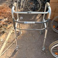 Deambulatore e carrozzina