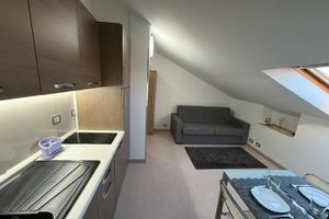 Monolocale mansardato ristrutturato arredato