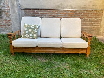 Divano tre posti