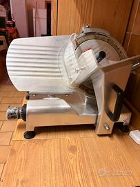 Affettatrice in acciaio