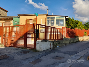 Villa indipendente mq 240 box 40mq cantina 20 mq