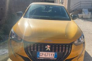 Peugeot 208 giallo faro