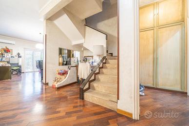 VILLA A SCHIERA A ROMA