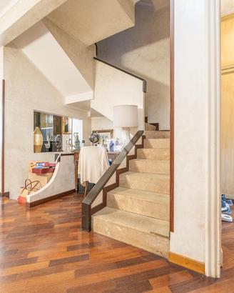 VILLA A SCHIERA A ROMA