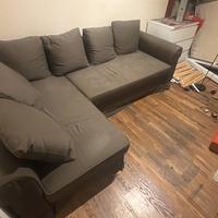 Divano ad angolo beige in buone condizioni