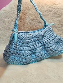 Borsa all'uncinetto fatta a mano