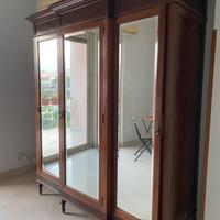Armadio vintage con specchio