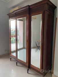 Armadio vintage con specchio