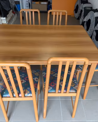 Tavolo da pranzo in legno + 6 sedie abbinate