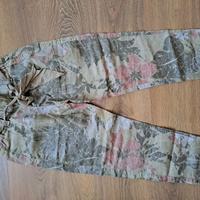 stock di pantaloni taglia S