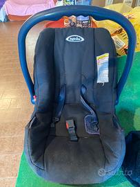 Seggiolino auto Inglesina di colore blu