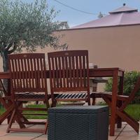 Tavolo e sedie in legno da  giardino