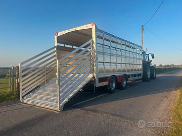 Rimorchio trasporto bestiame   lunghezza 610 cm.